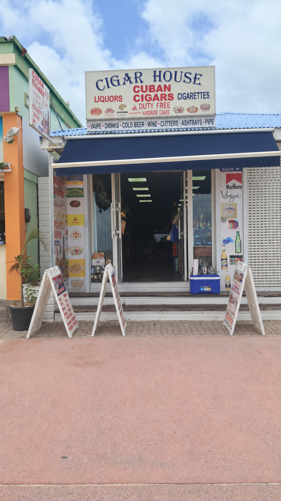 Cigar House storefront at 4 Boardwalk in Philipsburg